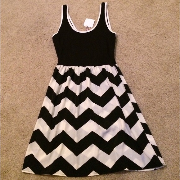 Black&White Sleeveless Chevron Sundress