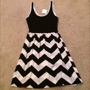 Black&White Sleeveless Chevron Sundress