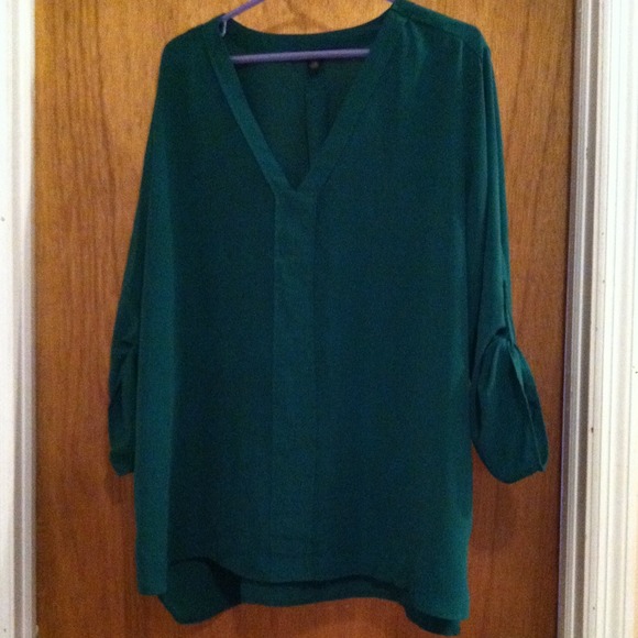Adorable green top perfect with leggings