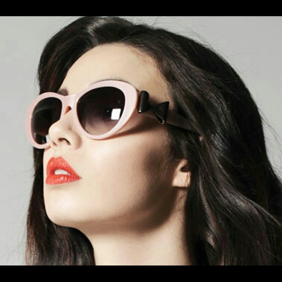 NWT Agent Provocateur Pink Kiss Me Sunglasses