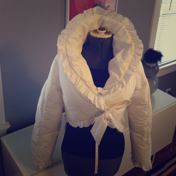 High ruffle collar white puffer coat