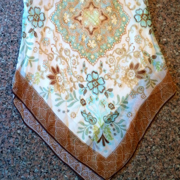 Scarf patterned halter top! - Picture 2 of 4