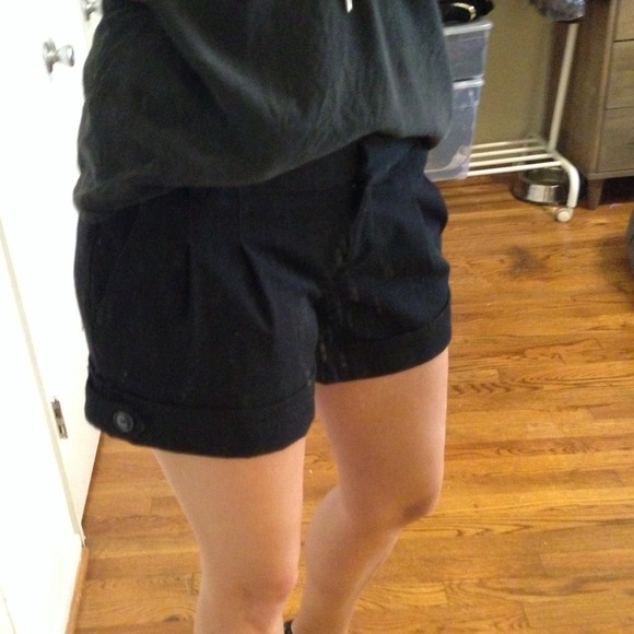Cute pleated shorts - RT - Picture 2 of 6