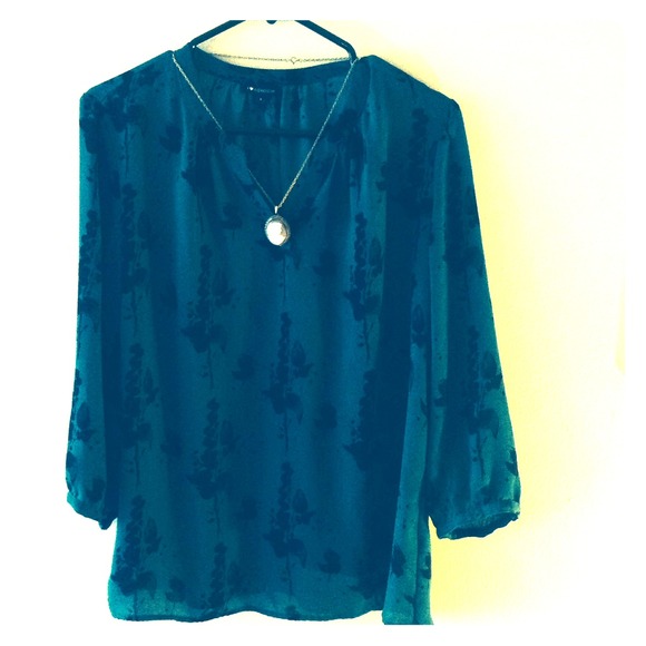 ⛔️SOLD⛔️Green floral I heart ronson shirt.