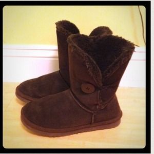 chocolate bailey button uggs