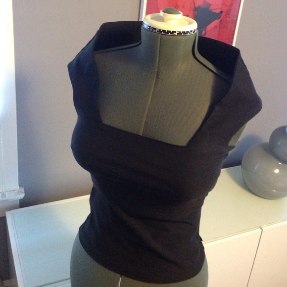 Chic top with interesting collar detail