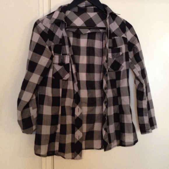 SOLD Set of 5 flannel shirts - Picture 4 of 4