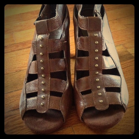Brown vegan heels