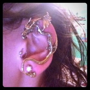 AWESOME earring!!! Super cool.