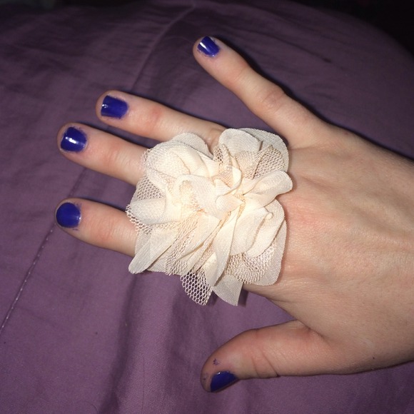 Light pink poofy flower ring