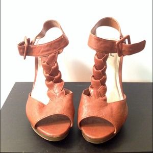 Cognac brown heels with braided accent strap