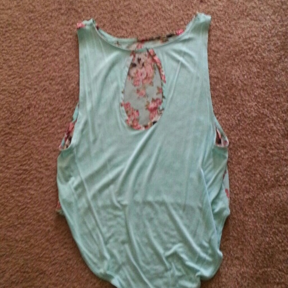 Razer back top only worn once - Picture 2 of 3