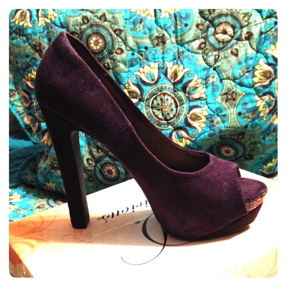 Purple peep toe pump w/ snakeskin accent under toe