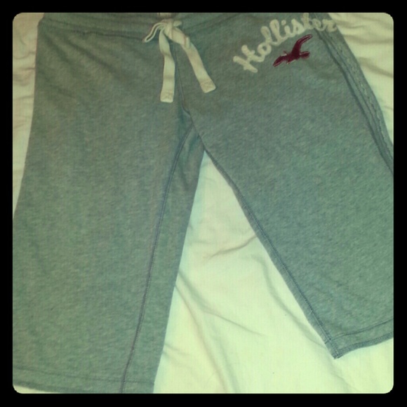 Short sweatpants