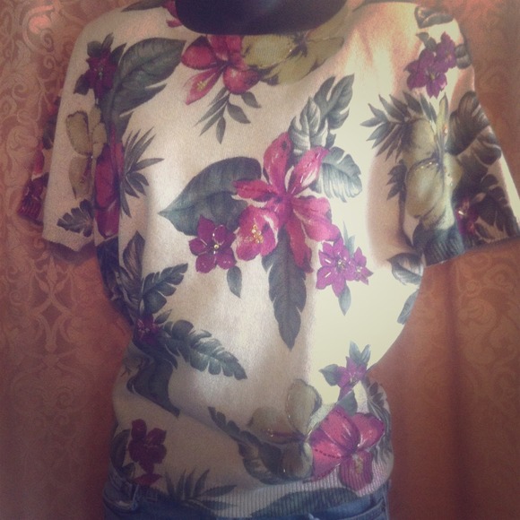 Floral short sleeve top