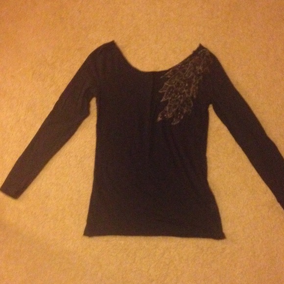 Long sleeve light shirt.