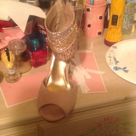 Lovely ankle warp heels - Picture 2 of 3