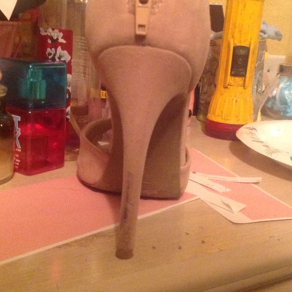 Lovely ankle warp heels - Picture 3 of 3