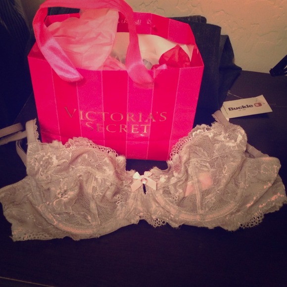 Victoria's Secret gray lace unlined bra 32C