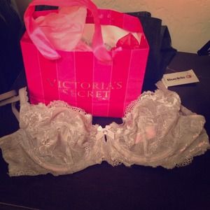 Victoria's Secret gray lace unlined bra 32C