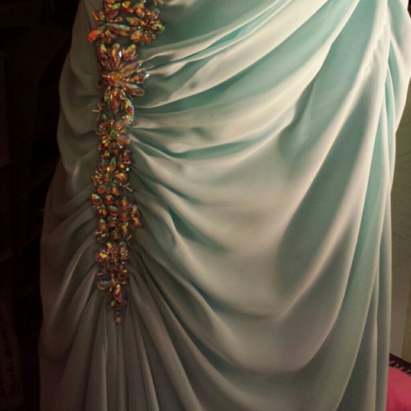 Stunning Prom Dress - Picture 2 of 4