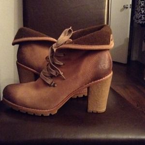 Calynda suede ugg boots size 9.5