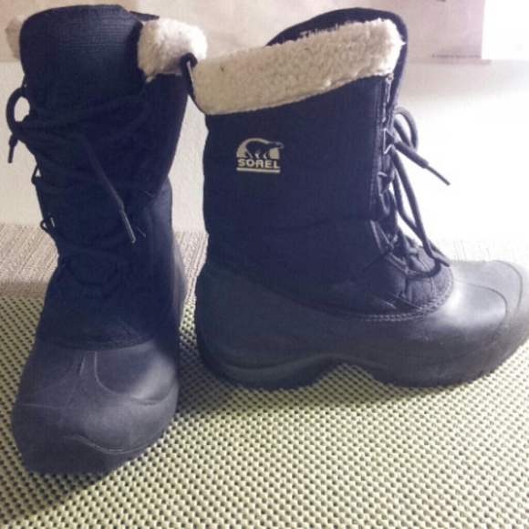 Black sorel snow boots, size 6