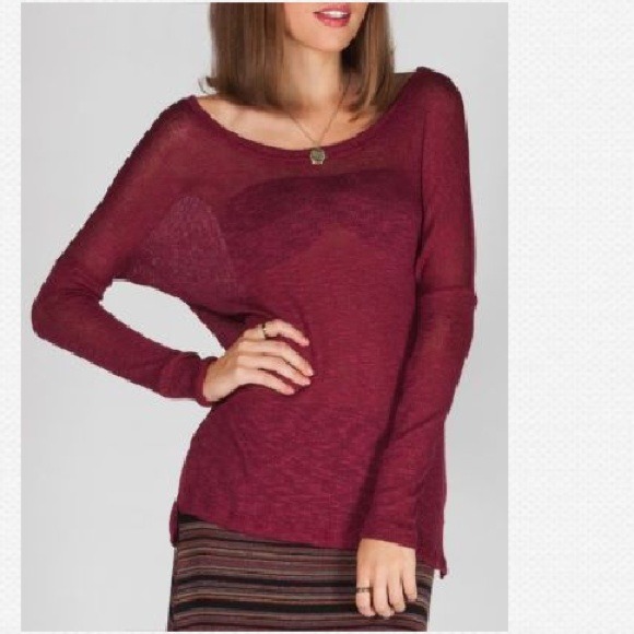 ❌SOLD❌New back cut out burgundy knitted sweater - Picture 2 of 4