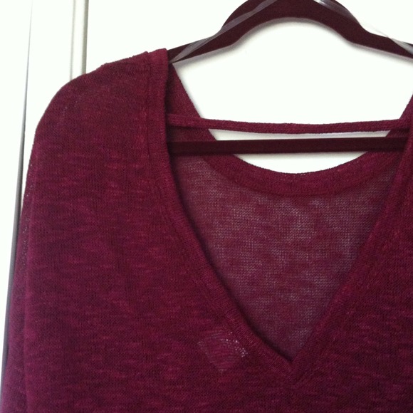 ❌SOLD❌New back cut out burgundy knitted sweater - Picture 4 of 4