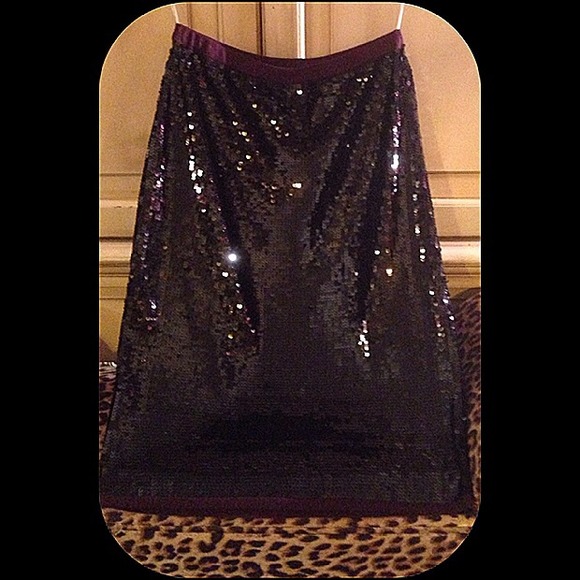 Stunning black and eggplant sequins skirt - Picture 2 of 4