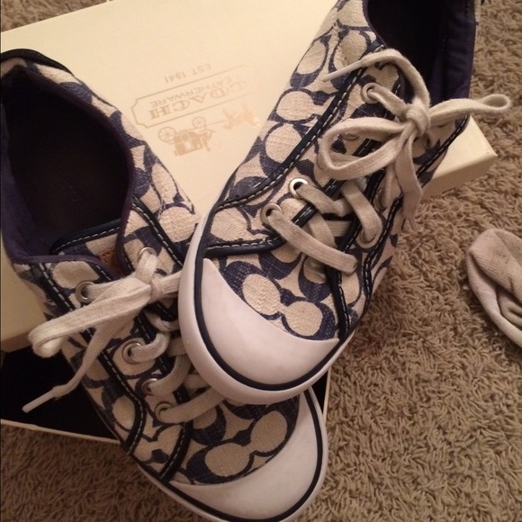 Coach shoes white with blue C