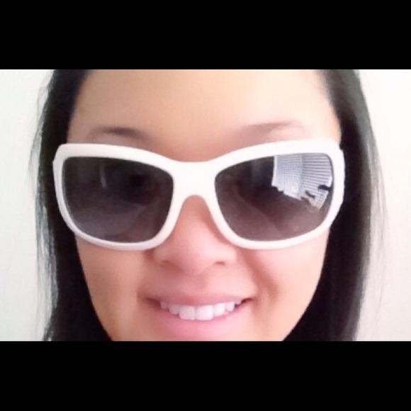 CHANEL 💯% AUTHENTIC SUNGLASSES