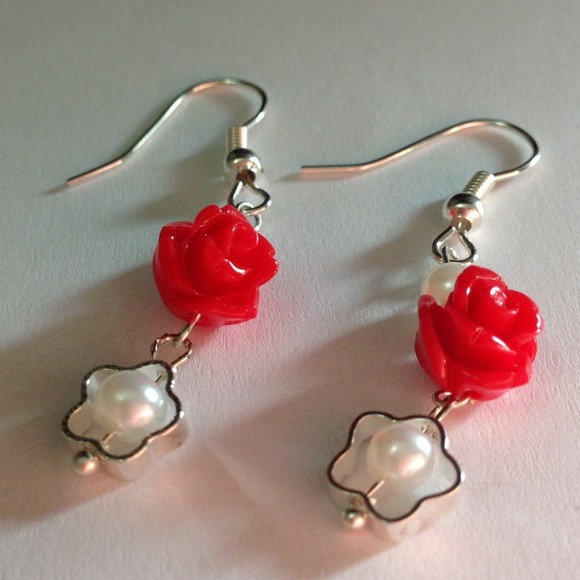 Red rose bead and pearl earrings!