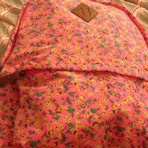 🎉HP🎉SteveMadden Skool Girl Backpack Pink Floral - Picture 2 of 4