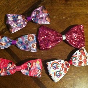 Hairbows- price listed is for (1)