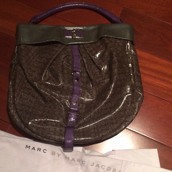 Barely used Marc Jacobs purse!! Big and cute