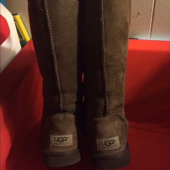 Ugg Classic Tall Brown - Picture 2 of 4