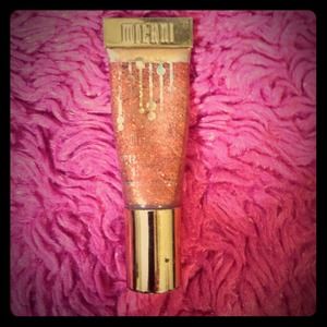 Rust colored sparkling eyeshadow. 💋