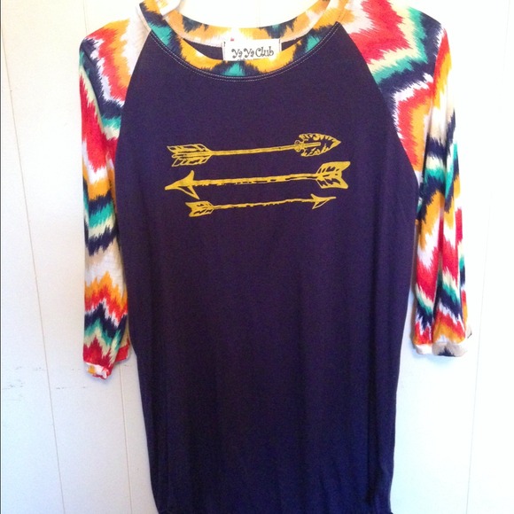 NWOT ARROW TEE