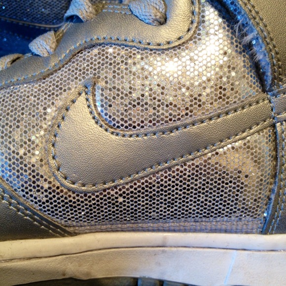 Gorgeous high tops! - Picture 4 of 4