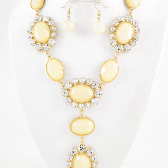 Cream and gold necklace set