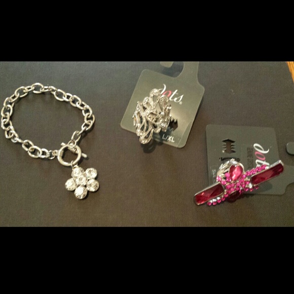 4 pieces of jewelry