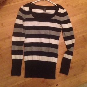 Rue 21 long sleeve shirt/sweater