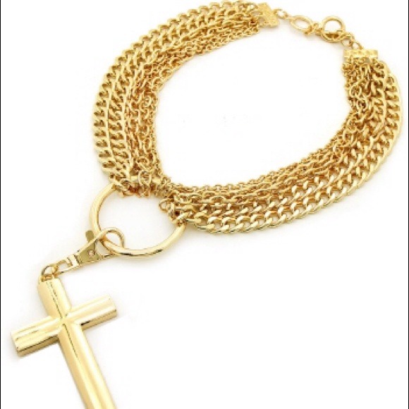 Cross necklaces celebs adore thus piece