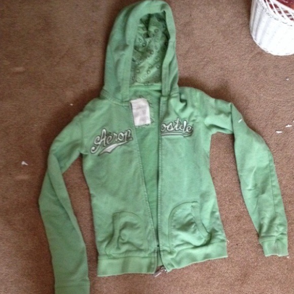 Green sweat shirt