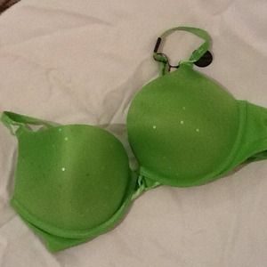 Victoria's Secret NWT bombshell bra 34B