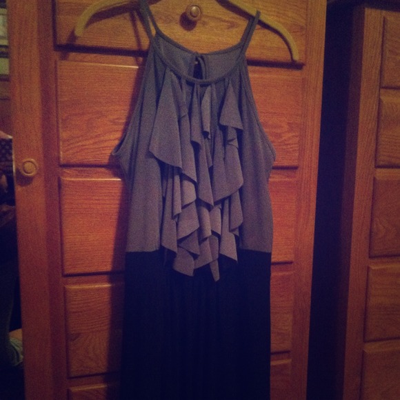 💕BUNDLED💕 Grey/Black dress with ruffles
