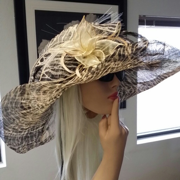 SOLD Beautiful hat - Picture 2 of 3