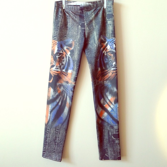 Pants - 🔱New Tiger leggings