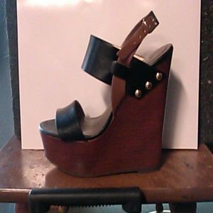 Wooden wedges by Soda